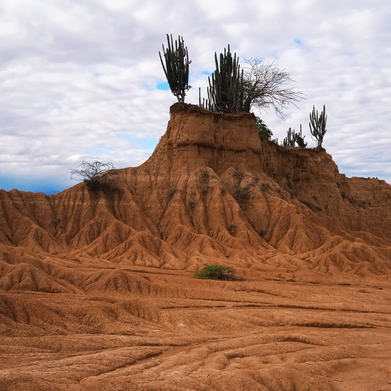 Desierto-de-la-tatacoa-y-mirador-mano-del-gigante