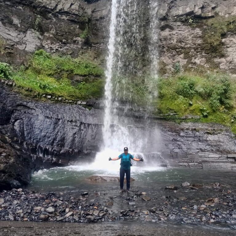 caminata-a-la-cascada-arcoiris-15
