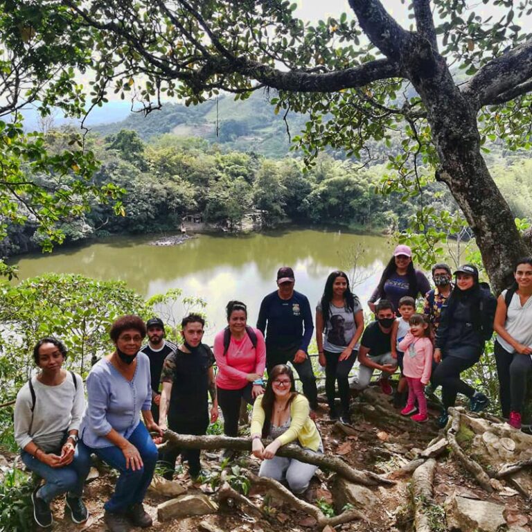 jardin-encantado-y-laguna-el-tabacal-4