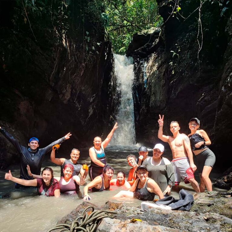 caminata-a-la-cascada-el-escobo-13