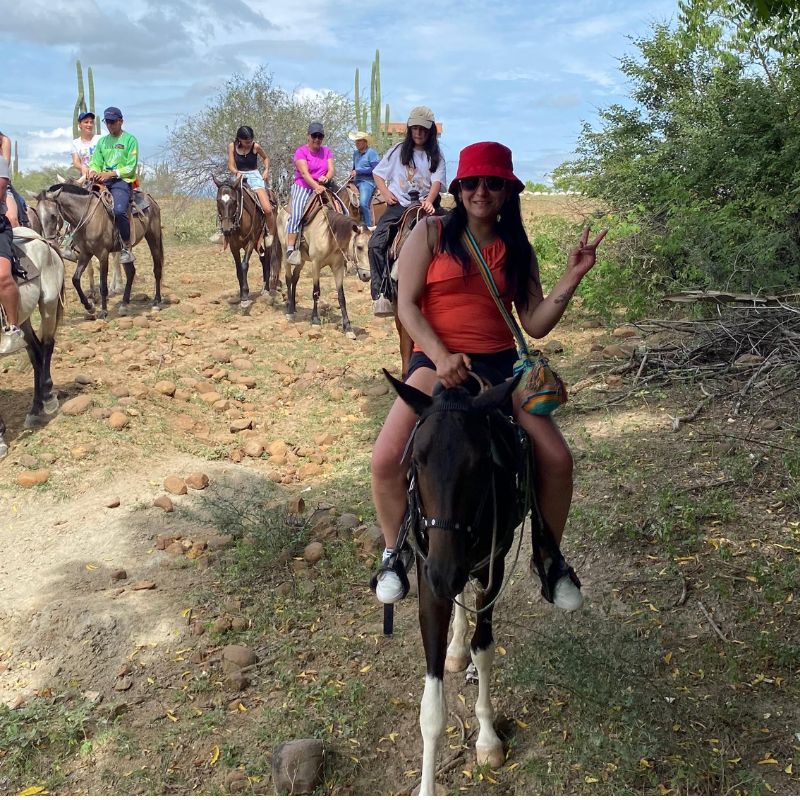 pasadia-en-el-desierto-cabalgata